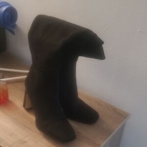 Chic Black Heeled Boots for Women